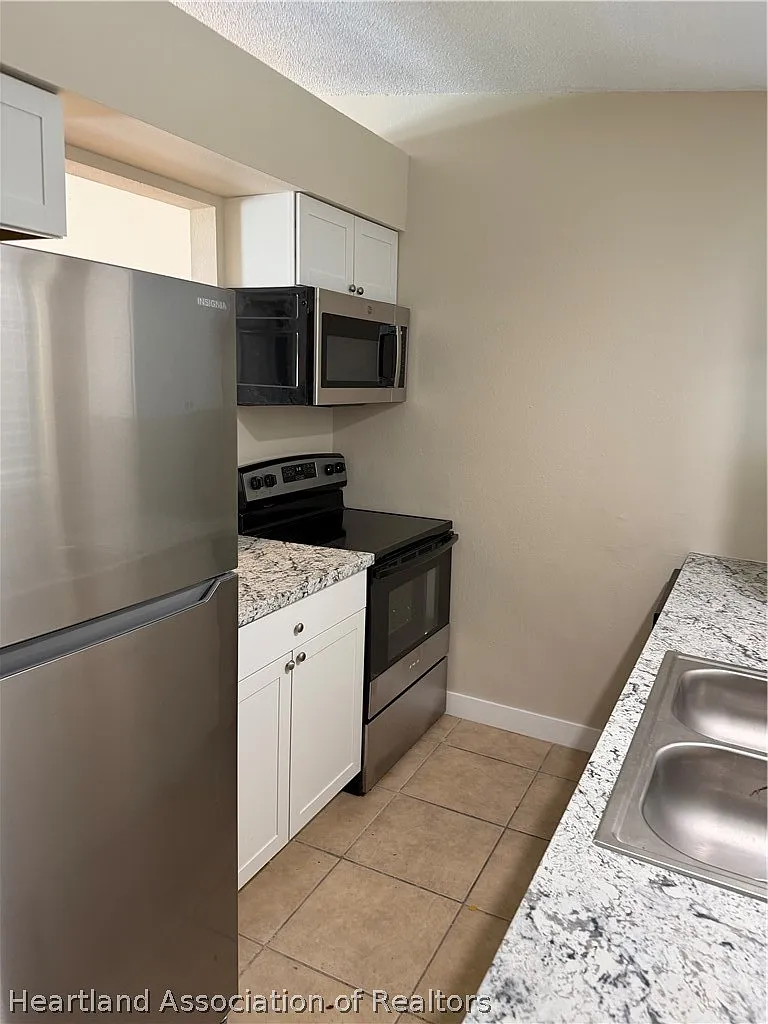 2 bed, 2.0 bath, 900 sqft, $1,275 — Photo 3