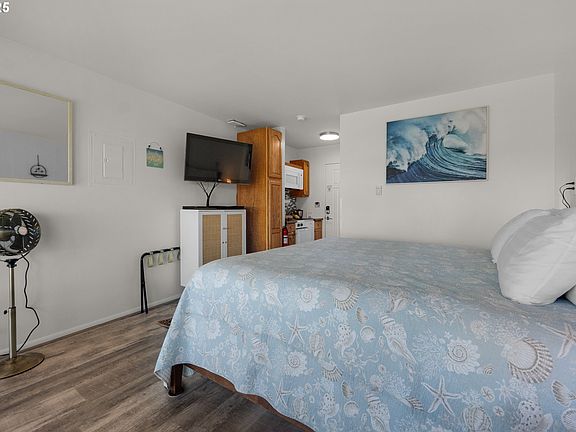 5th image of 2316 Beach Dr #138