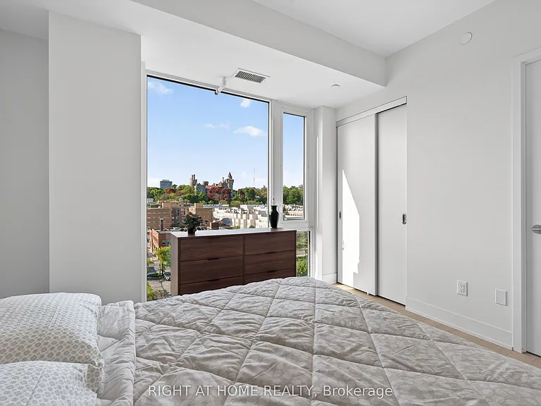 322 Dupont St #806 — Photo 20