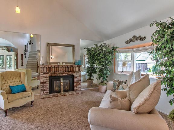 5th image of 105 Lang Ct