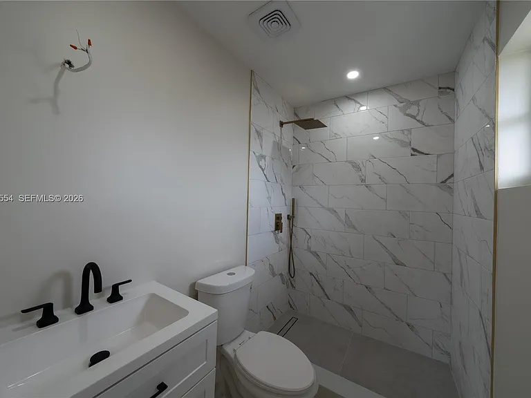 370 Flagami Blvd — Photo 48