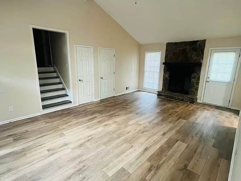 4060 Woodland Dr NW — Photo 4