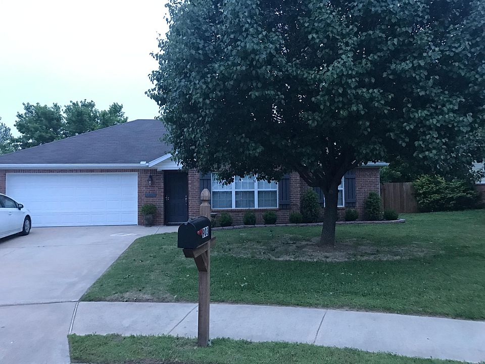 1st image of 903 SW Natchez Ct