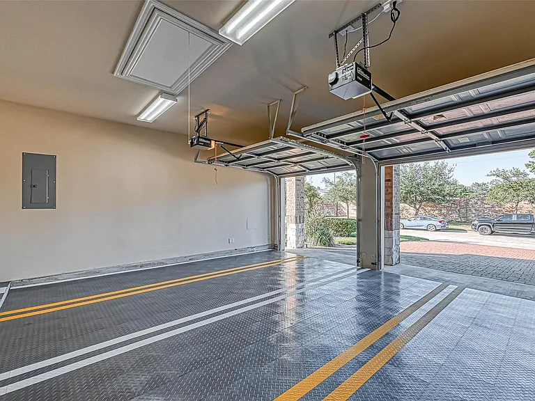 17827 Circular Quay Ln — Photo 37