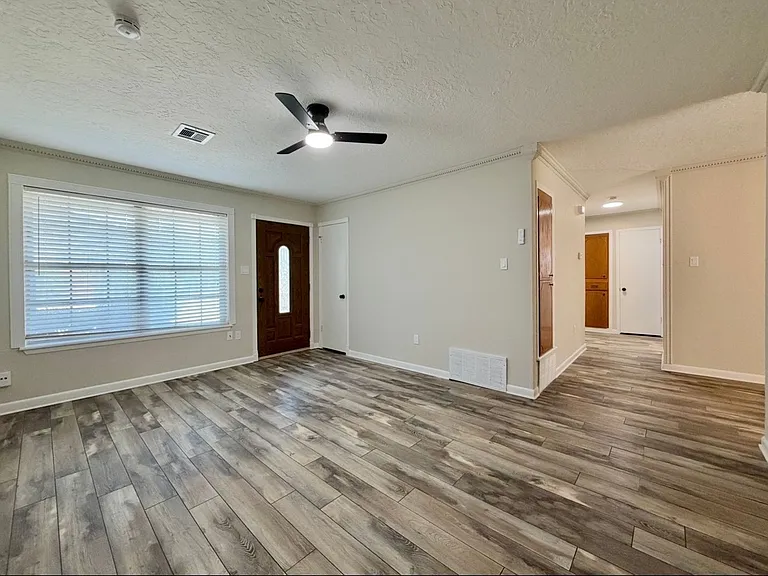2712 NW Hilltop Dr — Photo 5