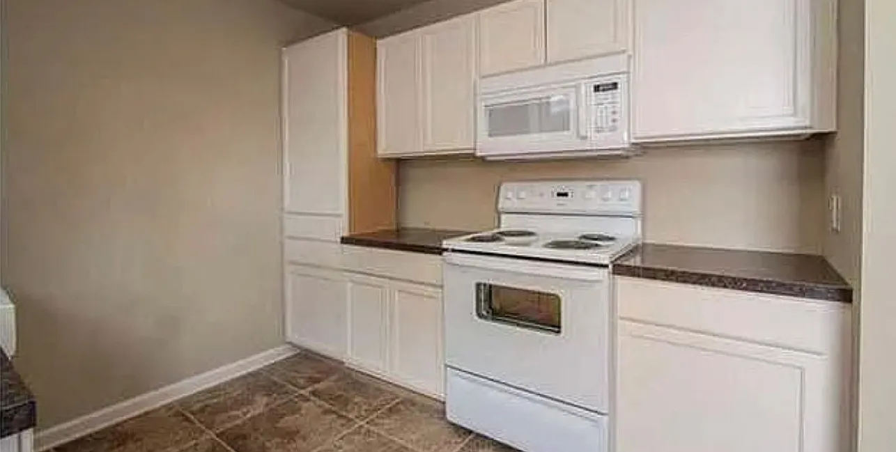 2 bed, 1.5 bath, 1100 sqft, $975 — Photo 3