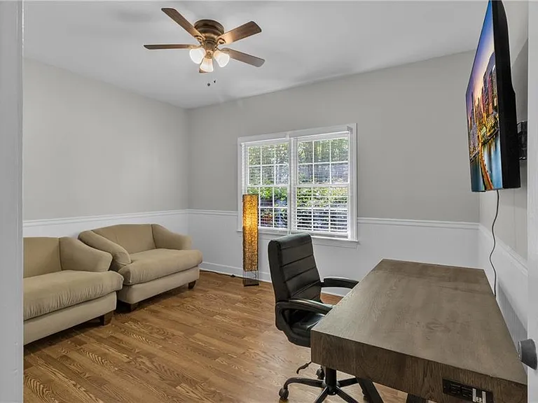 1085 Castle Pointe Ln — Photo 15