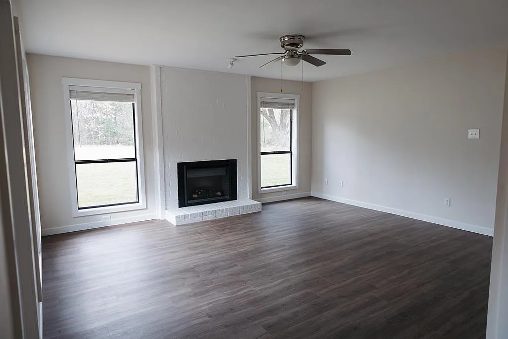 2 bed, 2.0 bath, 932 sqft, $1,350 — Photo 4