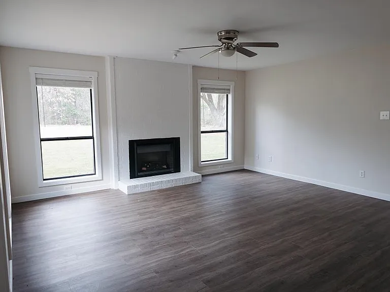 300 Lila Ln — Photo 4