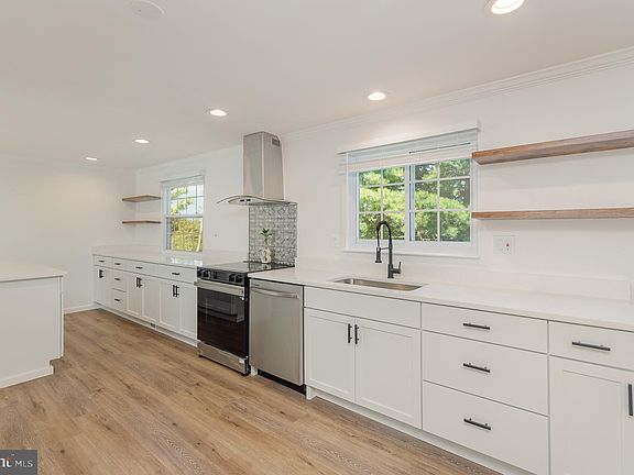 3rd image of 12517 Misty Water Dr