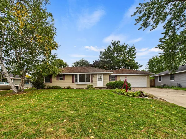 8831 Greenway Ave S, Cottage Grove, MN 55016