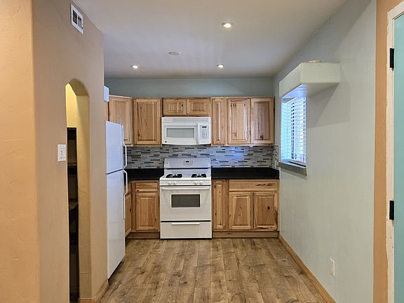 5th image of 2318 Espanola St NE