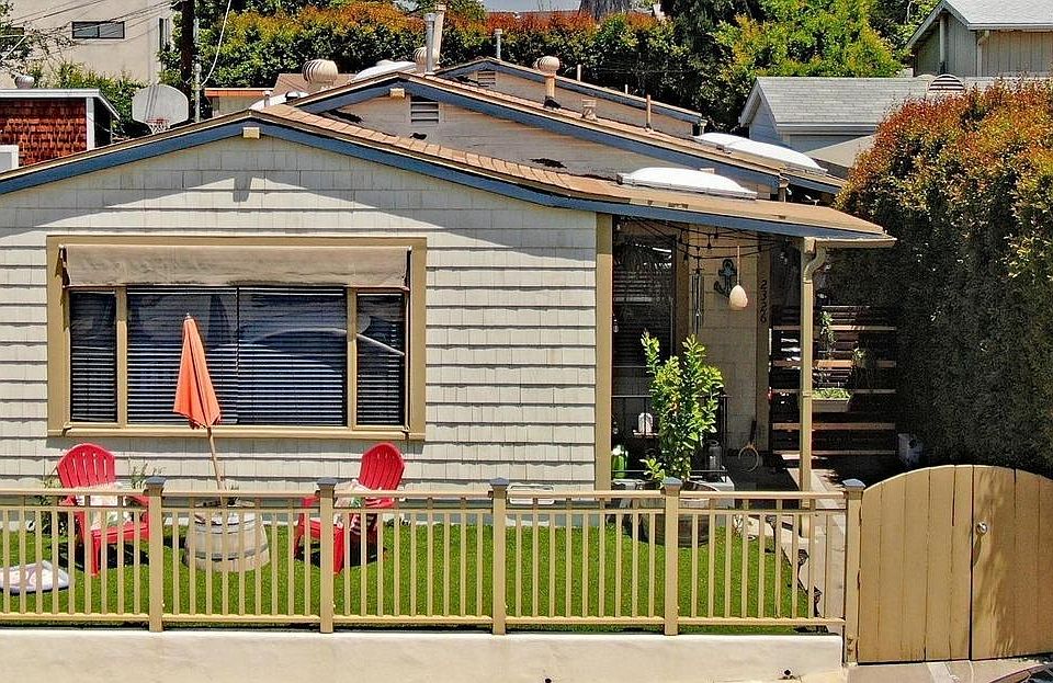 Front patio, there is a new solid fence now for privacy.