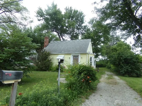 26 Meadow Dr, Dayton, OH 45416