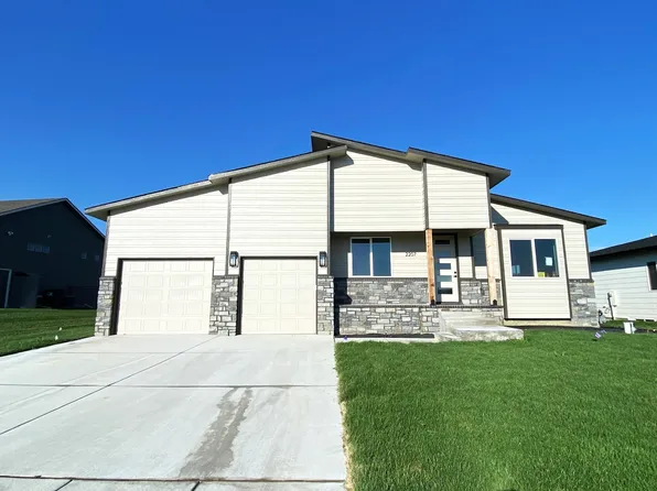 2207 S Tara Falls St, Wichita, KS 67207