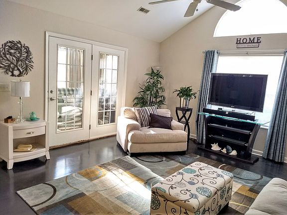 Great Room/3 Season Entry