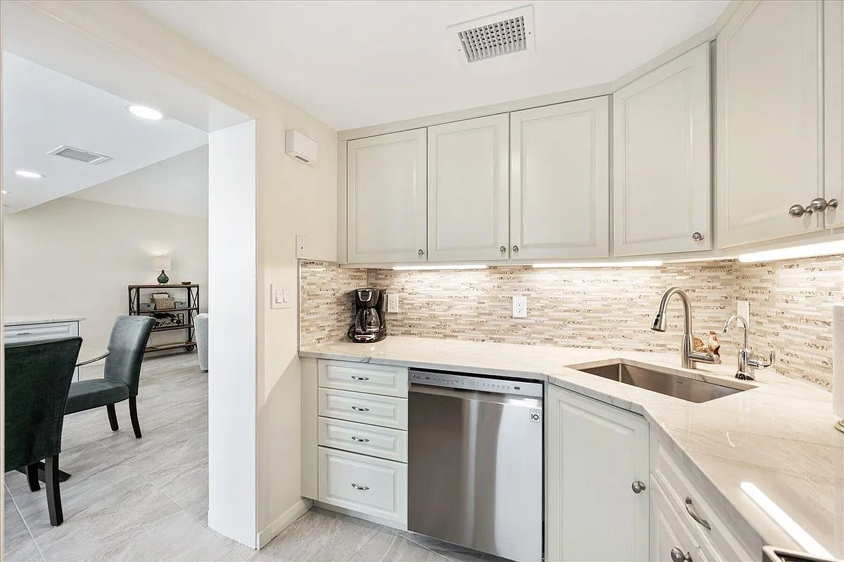 1 bed, 1.0 bath, 800 sqft, $8,000 — Photo 3