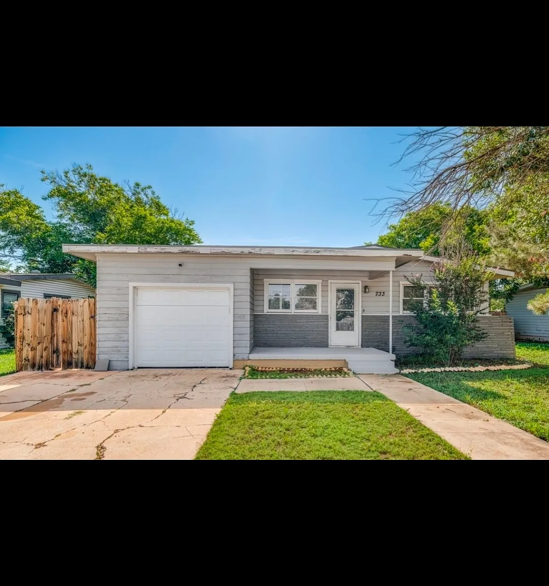 3 bed, 1230 sqft, $2,200 — Photo 1