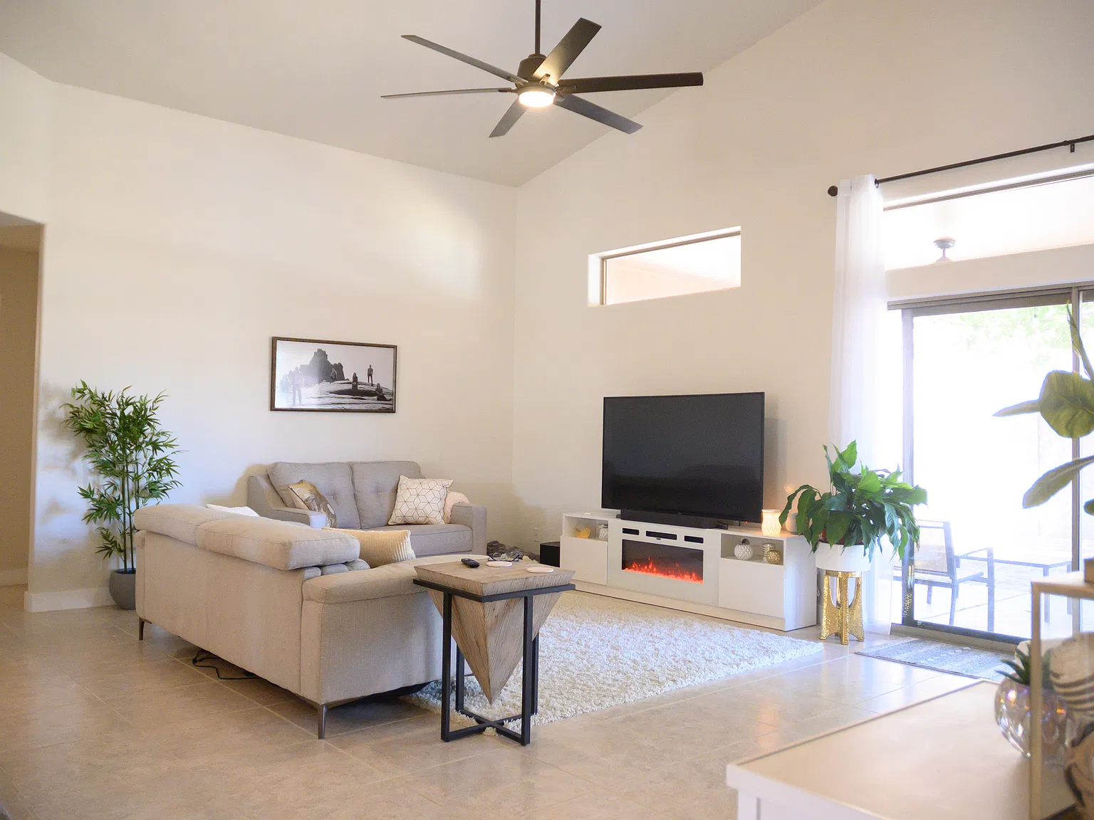 4 bed, 2412 sqft, $2,600 — Photo 3