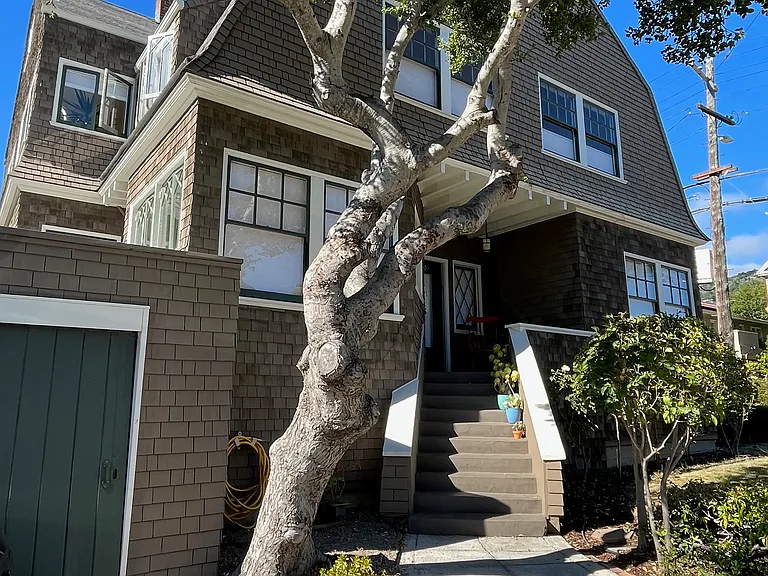 2631 Derby St — Photo 1