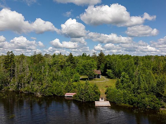 3rd image of 98 Burke Loop