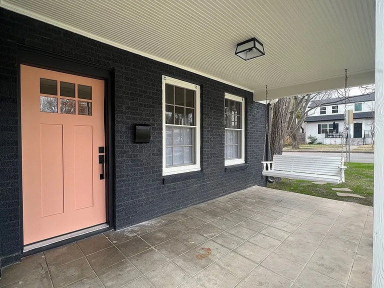 701 Harris Ave — Photo 2