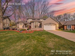 878 River Bend Dr, Rochester Hills, MI 48307