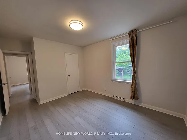 118 Cartier Cres #UPPER — Photo 11