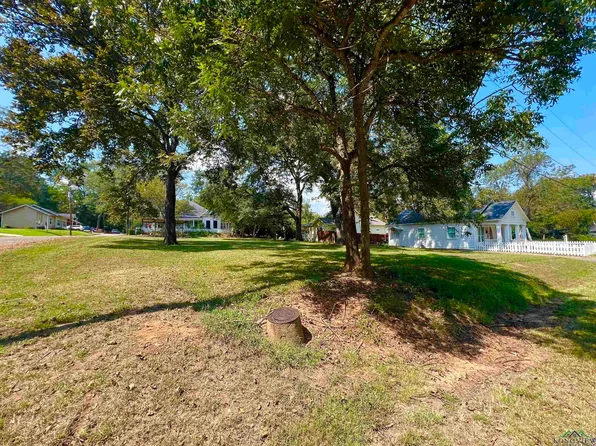 503 E Baker St, Jefferson, TX 75657