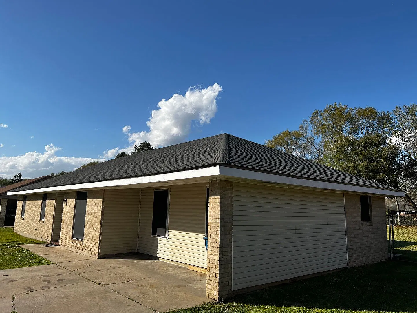 3 Bedroom, 2 Bathroom, with Bonus room / office, with large yard, covered back porch — Photo 2