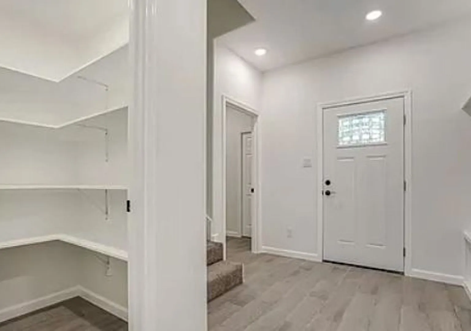 1583 Bonnyview Dr — Photo 3
