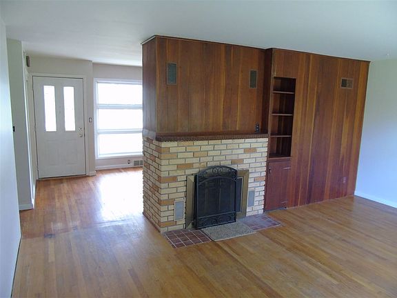 5th image of 314 W D St