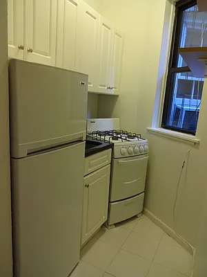 Rented by Salon Realty Corp | media 13