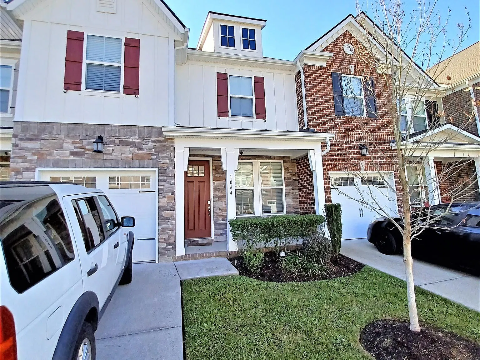3 bed, 2.5 bath, 1679 sqft, $2,300 — Photo 1