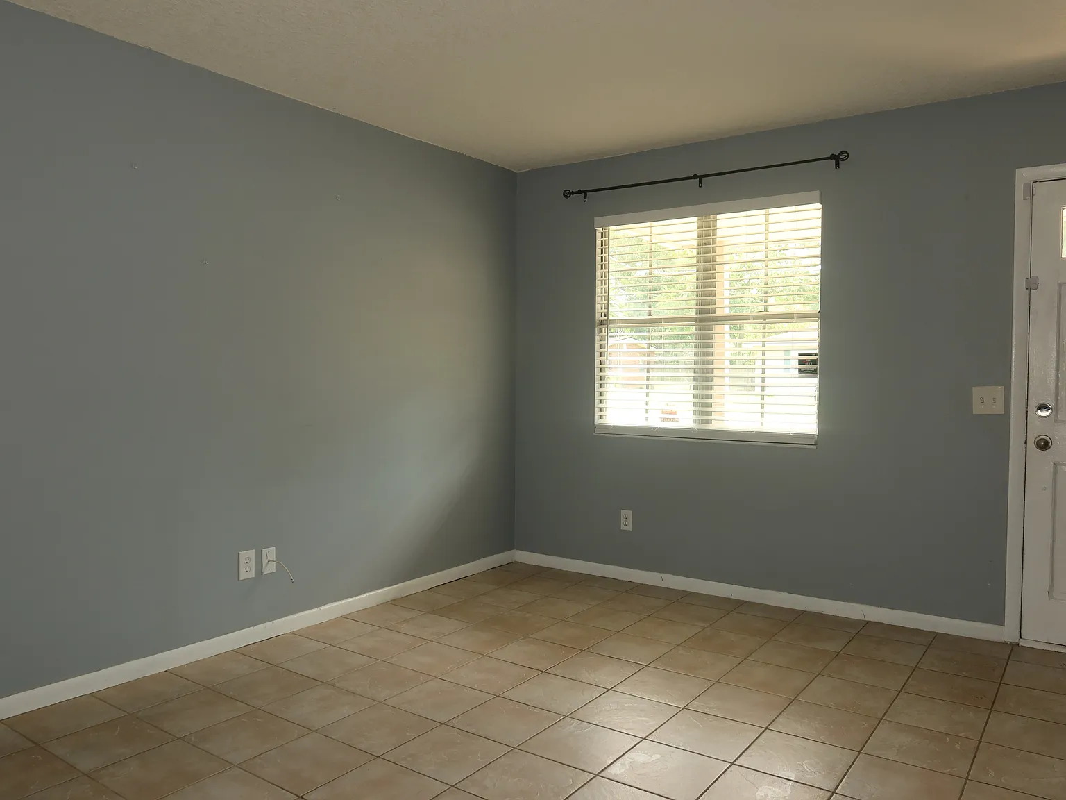 3 bed, 1188 sqft, $2,100 — Photo 3