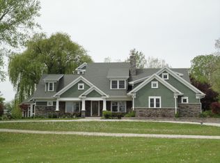 2411 N Riverside Dr, McHenry, IL 60051