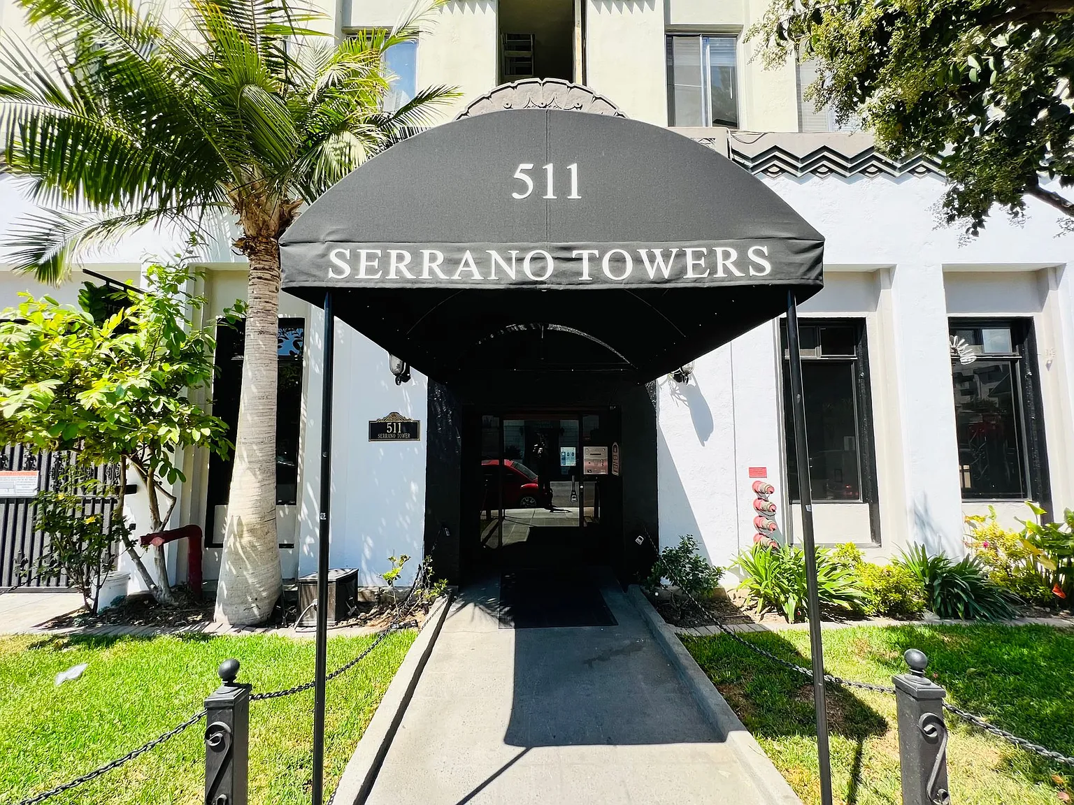 Serrano Towers — Photo 3