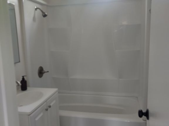 4th image of 219 S Rowan Ave #1