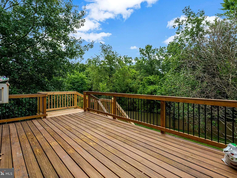 7057 Sauvage Ln — Photo 22