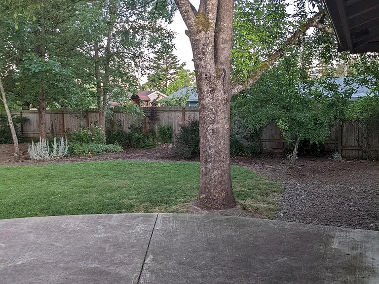 966 NW Cypress Ave — Photo 27