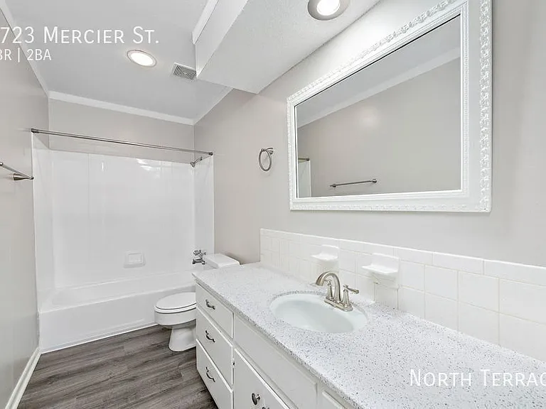 4723 Mercier St — Photo 16