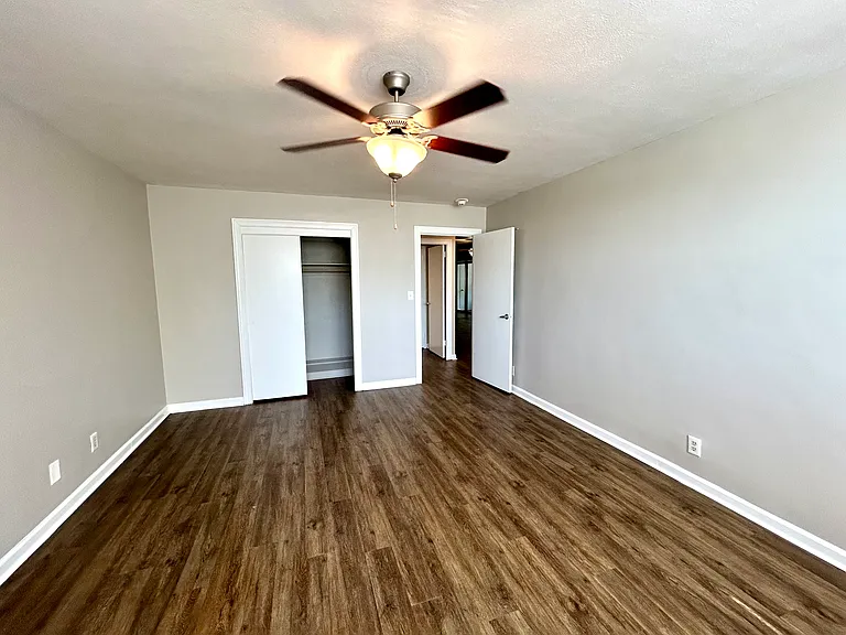 Continental Condos by Charlotte Management — Photo 9