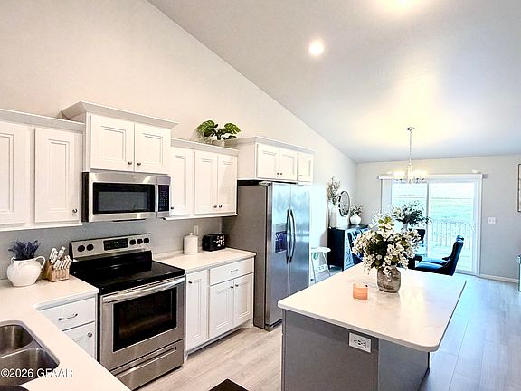 3rd image of 957 David Dr