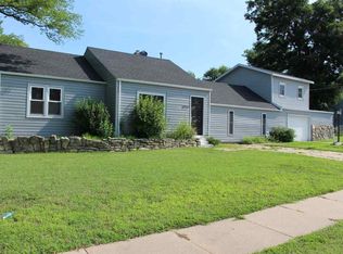 1422 W Cave Springs Ave, El Dorado, KS 67042