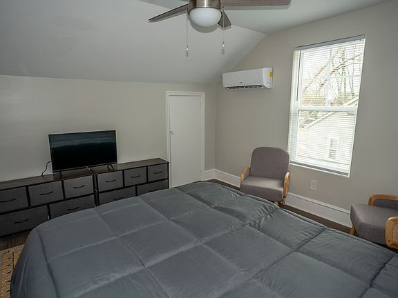 2nd image of 860 S Confederate Ave #5