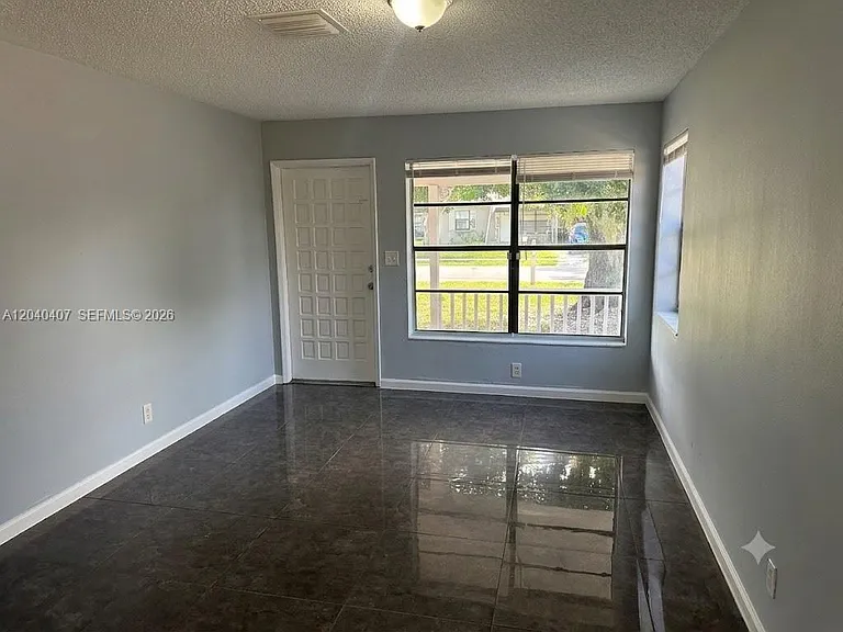 820 NW 4th Ave — Photo 6