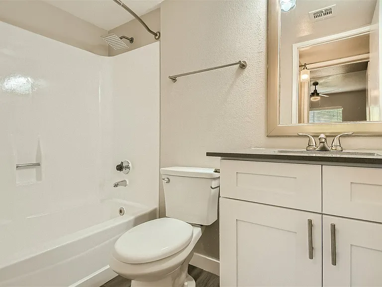 1325 W Guadalupe Rd — Photo 10