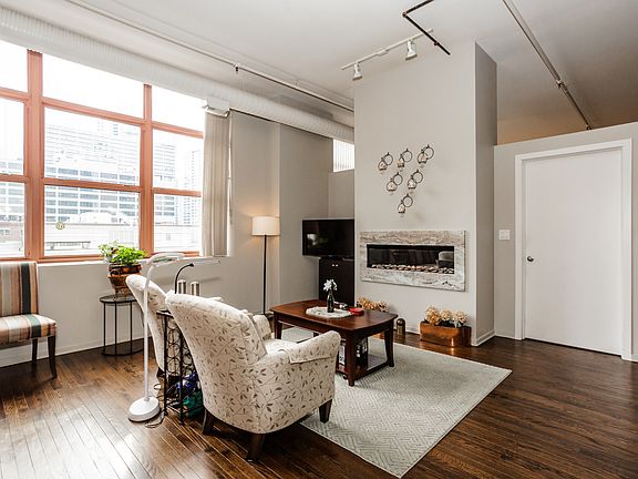 5th image of 360 W Illinois St APT 7B