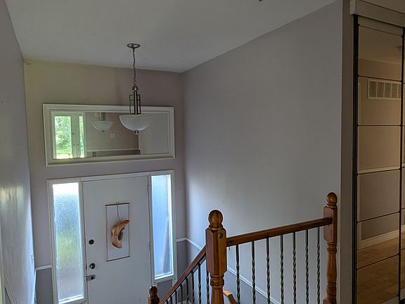 4th image of 33 Maynard Dr