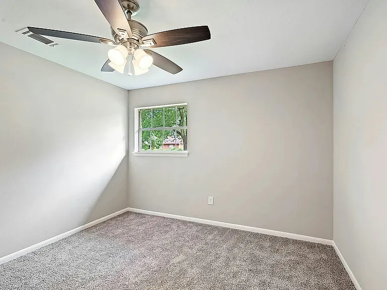 5815 Effingham Dr — Photo 8